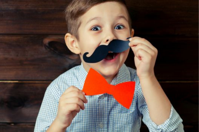 un bambino fa la child-centered play therapy con isabella cassina per la rivista play therapy italia