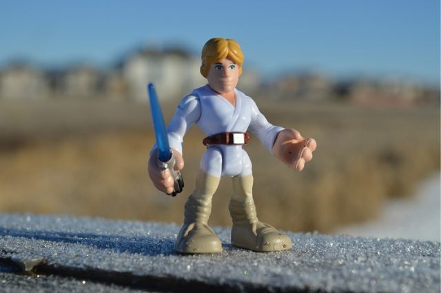 la miniatura di un uomo con la spada